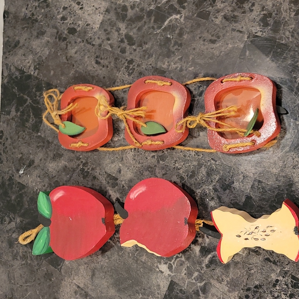 Set of 2 Decorative wooden Apple Hanging Art decorative picture pieces